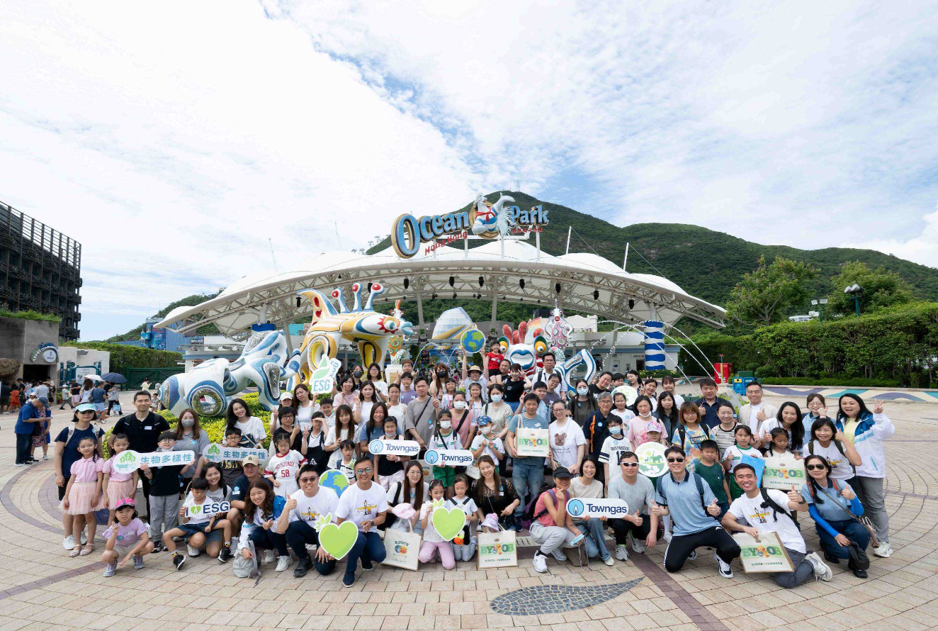 Towngas invited the competition winners and finalists to participate in an exclusive “Conservation Journey” at the Ocean Park. 