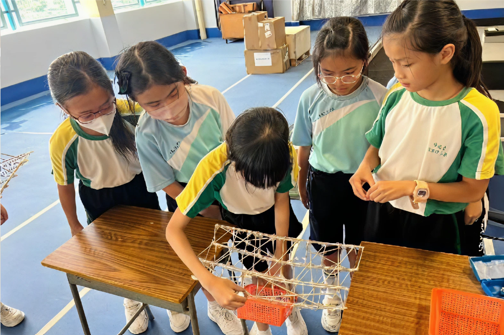 Towngas provides sponsorships to primary schools, supporting their on-campus activities relevant to environmental protection, energy and STEAM education.